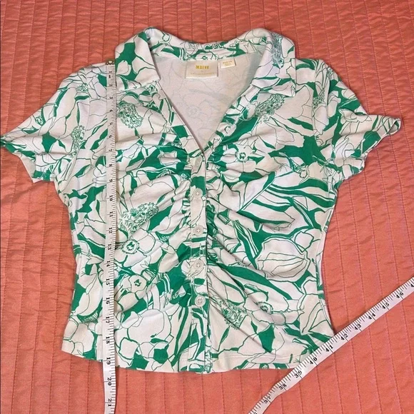Anthropologie Maeve green white floral ruched button front cropped top size M - Picture 12 of 14